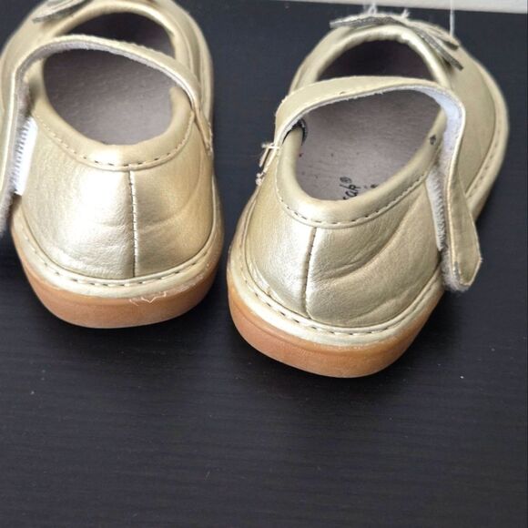 2/$15 Weesqueaks size 6 - Picture 3 of 4